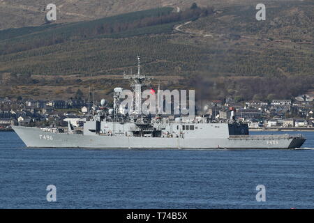 TCG Gökova (F496), un Gabya-classe (ou G-class frigate) exploité par la marine turque, passant Gourock au début de l'exercice Joint Warrior 19-1. Banque D'Images