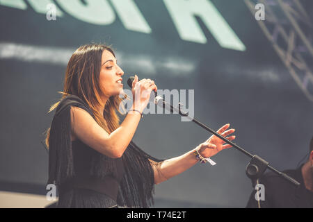 Roma, Italie. 01 mai, 2019. La municipalité est composée de Carmine Tundo et Isabella Tundo, originaire de Galatina. La 'May Day' Concert est un événement organisé chaque année à Rome par les syndicats CGL, CISL et UIL pour célébrer les droits des travailleurs avec la musique. Credit : Luigi Rizzo/Pacific Press/Alamy Live News Banque D'Images