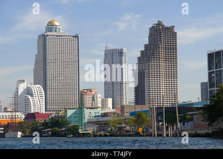 BANGKOK, THAÏLANDE - 02 janvier 2017 : Abandon Tour Unique Sathorn de Bangkok cityscape Banque D'Images