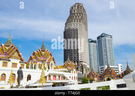 Vue de l'abandon de gratte-ciel de la tour unique Sathorn temple bouddhique Wat Yannava Banque D'Images