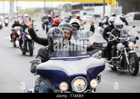 Moscou, Russie. 3 mai, 2019. Les motocyclistes assister à la cérémonie d'ouverture de la saison moto à Moscou, Russie, le 3 mai 2019. Plus de 2 000 motocyclistes et des 7 000 invités ont assisté à la cérémonie, l'ouverture de la saison appropriée pour motocyclettes à Moscou. Chernavsky Crédit : Maxim/Xinhua/Alamy Live News Banque D'Images