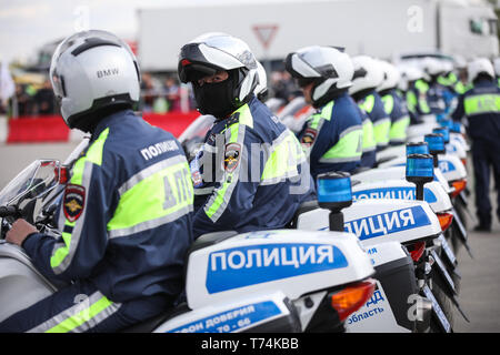 Moscou, Russie. 3 mai, 2019. Les membres de l'unité moto de police participent à la cérémonie d'ouverture de la saison moto à Moscou, Russie, le 3 mai 2019. Plus de 2 000 motocyclistes et des 7 000 invités ont assisté à la cérémonie, l'ouverture de la saison appropriée pour motocyclettes à Moscou. Chernavsky Crédit : Maxim/Xinhua/Alamy Live News Banque D'Images