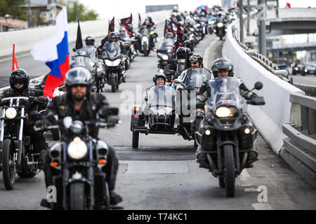 Moscou, Russie. 3 mai, 2019. Les motocyclistes assister à la cérémonie d'ouverture de la saison moto à Moscou, Russie, le 3 mai 2019. Plus de 2 000 motocyclistes et des 7 000 invités ont assisté à la cérémonie, l'ouverture de la saison appropriée pour motocyclettes à Moscou. Chernavsky Crédit : Maxim/Xinhua/Alamy Live News Banque D'Images