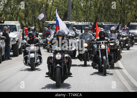 Moscou, Russie. 3 mai, 2019. Les motocyclistes assister à la cérémonie d'ouverture de la saison moto à Moscou, Russie, le 3 mai 2019. Plus de 2 000 motocyclistes et des 7 000 invités ont assisté à la cérémonie, l'ouverture de la saison appropriée pour motocyclettes à Moscou. Chernavsky Crédit : Maxim/Xinhua/Alamy Live News Banque D'Images