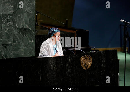 (190503) -- ORGANISATION DES NATIONS UNIES, le 3 mai 2019 (Xinhua) -- Le secrétaire général adjoint des Nations Unies Amina Mohammed répond à un événement pour commémorer les victimes de l'attaque le dimanche de Pâques au Sri Lanka, au siège des Nations Unies à New York, le 3 mai 2019. Secrétaire Général Adjoint des Nations Unies Amina Mohammed, le vendredi a instamment demandé le rejet d'attaques de lieux de culte, tout en assistant à un événement de l'Assemblée générale pour commémorer les victimes de l'attaque le dimanche de Pâques au Sri Lanka. Les attaques de Pâques au Sri Lanka le 21 avril, qui ciblait les églises et les hôtels de luxe, a tué plus de 250 personnes et blessé plus de tha Banque D'Images