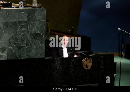 (190503) -- ORGANISATION DES NATIONS UNIES, le 3 mai 2019 (Xinhua) -- Le Président de l'Assemblée générale des Nations Unies Maria Fernanda Espinosa Garces répond à un événement pour commémorer les victimes de l'attaque le dimanche de Pâques au Sri Lanka, au siège des Nations Unies à New York, le 3 mai 2019. Secrétaire Général Adjoint des Nations Unies Amina Mohammed, le vendredi a instamment demandé le rejet d'attaques de lieux de culte, tout en assistant à un événement de l'Assemblée générale pour commémorer les victimes de l'attaque le dimanche de Pâques au Sri Lanka. Les attaques de Pâques au Sri Lanka le 21 avril, qui ciblait les églises et les hôtels de luxe, a tué plus de 250 personnes un Banque D'Images