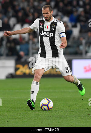 Allianz Stadium, Turin, Italie. 3 mai, 2019. Football Serie A, la Juventus de Turin ; Giorgio Chiellini contre de la Juventus joue la balle : Action Crédit Plus Sport/Alamy Live News Banque D'Images
