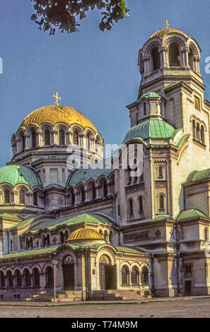 Sofia, Bulgarie. 2 Août, 1991. Le dôme d'or, style néo-byzantin, la cathédrale Alexandre Nevski de Sofia, capitale de Bulgarie, est l'une des plus grandes cathédrales orthodoxes de l'Est et les bâtiments de l'église chrétienne dans le monde et est la principale attraction touristique. Credit : Arnold Drapkin/ZUMA/Alamy Fil Live News Banque D'Images