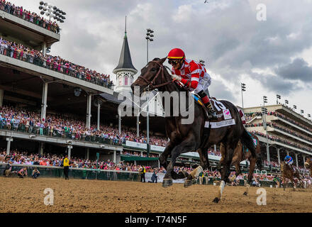 Louisville, Kentucky, USA. 3 mai, 2019. LOUISVILLE, Kentucky - 03 mai : l'Impératrice Serengeti avec Jose Ortiz remporte le Kentucky Oaks à Churchill Downs à Louisville, Kentucky, le 03 mai, 2019. Evers/Eclipse Sportswire/CSM/Alamy Live News Banque D'Images