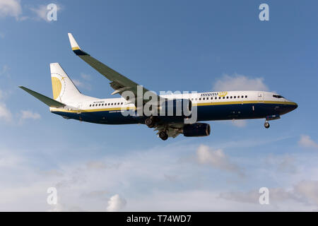 Simpson Bay, Saint Martin. 9Th Mar, 2016. Un Boeing 737-800 de Miami Air International vu sur le point d'atterrir à Princess Juliana Int'l Airport. Crédit : Fabrizio Gandolfo/SOPA Images/ZUMA/Alamy Fil Live News Banque D'Images