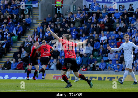 Stade national de football à Windsor Park, Belfast, Irlande du Nord,. 04 mai, 2019. Tennent's Irish Cup Final - Ballinamallard United (blanc) v croisés. Action / couverture de la finale de la coupe d'aujourd'hui. Jordan Owens (18) célèbre son premier but. Crédit : David Hunter/Alamy Live News Banque D'Images