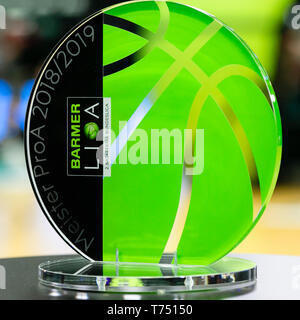 Hambourg, Allemagne. 04 mai, 2019. Basket-ball : 2e Bundesliga Pro A, tours de Hambourg - Nürnberger BC, ronde de championnat, finale, deuxième les jambes. Le Master Cup se tient sur une table avant le jeu. Crédit : Frank Molter/dpa/Alamy Live News Banque D'Images