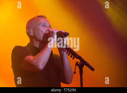 Atlanta, Georgia, USA. 06Th Mai, 2019. Curt Smith de Tears For Fears effectue au cours de la 1re journée de genoux fragile Music Festival à Atlanta Central Park, le 03 mai 2019 à Atlanta, Géorgie. Photo : Ryan Fleisher/imageSPACE/MediaPunch Banque D'Images