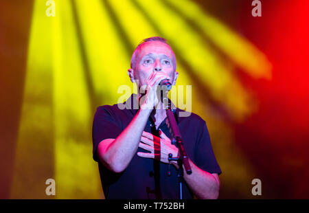 Atlanta, Georgia, USA. 06Th Mai, 2019. Curt Smith de Tears For Fears effectue au cours de la 1re journée de genoux fragile Music Festival à Atlanta Central Park, le 03 mai 2019 à Atlanta, Géorgie. Photo : Ryan Fleisher/imageSPACE/MediaPunch Banque D'Images