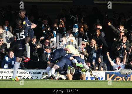 Southend on Sea, Royaume-Uni. 04 mai, 2019. Stephen Humphrys de Southend United célèbre après avoir marqué leur deuxième but durant le match de Ligue 1 pari du ciel entre Southend United et Sunderland à racines Hall, Southend samedi 4 mai 2019. (Crédit : Mark Fletcher | MI News) usage éditorial uniquement, licence requise pour un usage commercial. Aucune utilisation de pari, de jeux ou d'un seul club/ligue/dvd publications. Photographie peut uniquement être utilisé pour les journaux et/ou à des fins d'édition de magazines. Crédit : MI News & Sport /Alamy Live News Banque D'Images