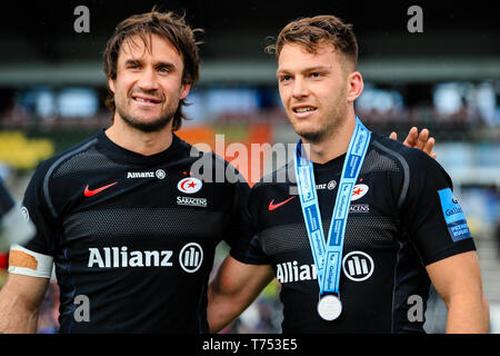 Londres, Royaume-Uni. 04 mai, 2019. 4e mai 2019, Allianz Park, Londres, Angleterre ; Gallagher Premiership, Saracens vs Exeter Chiefs ; Marcelo Bosch (13) Alex Lewington (11) des Saracens Crédit : Georgie Kerr/News Images Nouvelles Images /Crédit : Alamy Live News Banque D'Images