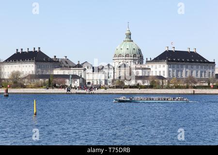 Voir d'Amalienborg et l'église de marbre de l'opéra de Copenhague, Danemark Banque D'Images