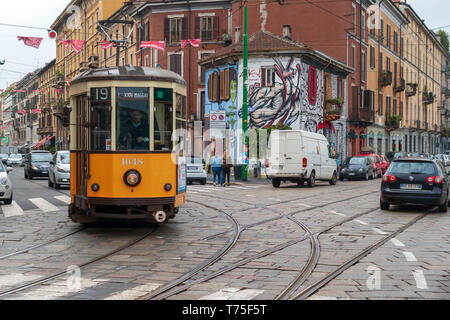 Afficher le long de la rue de la ville près de la canal Naviglio Grande à Milan Banque D'Images