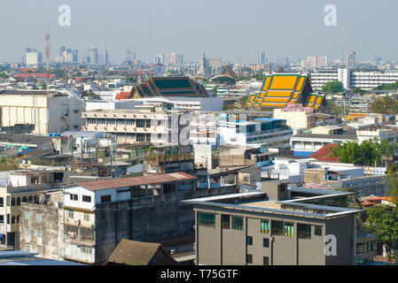 De Bangkok à partir du haut du Temple de la montagne d'Or (Wat Saket). Thaïlande Banque D'Images