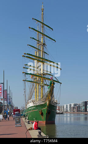 Voilier Alexander von Humboldt, II, nouveau port, Bremerhaven, Brême, Allemagne Banque D'Images