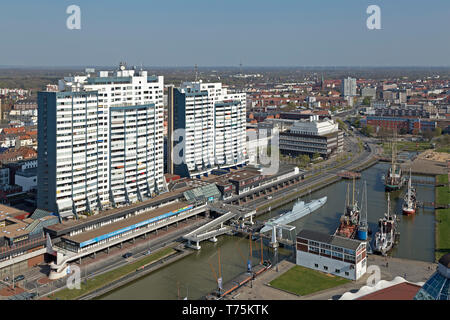 Avis de Columbus Centre et du vieux port de la plate-forme d'observation de l'ATLANTIC Hotel Sail City, Bremerhaven, Brême, Allemagne Banque D'Images