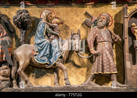 Chorschranke Holzschnitzereien der der Kathedrale Notre-Dame im Innenraum, Paris, Frankreich | sculpture médiévale à la chorale de l'église Notre-Dame c Banque D'Images