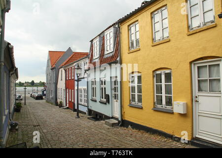 Nykøbing. Juin-15-2017. Deux croix métalliques à l'Kirke Karleby sur l'île de Falster. Danemark Banque D'Images