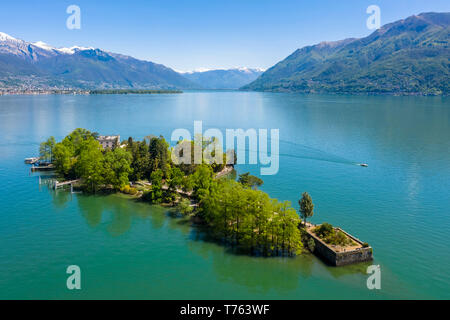 Vue aérienne de l'Iles de Brissago près d'Ascona, sur la partie nord du Lac Majeur. Le Canton du Tessin, Suisse. Banque D'Images