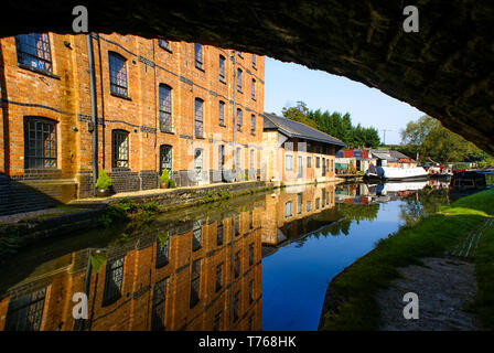 Recherche le long du Grand Union Canal de sous tunnel à Blisworth. Banque D'Images