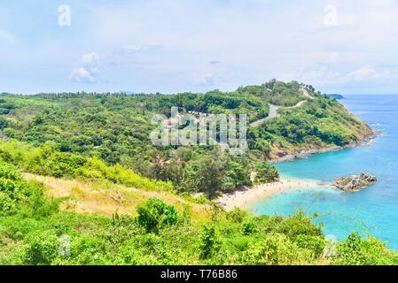 Avis de Nai Harn Beach à partir de site d'observation des Moulins à Phuket, Thaïlande Banque D'Images