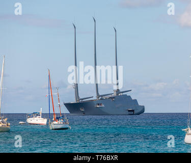 Plus grand super yacht à voile dans le monde conçu par Philippe Stark à St Barth Banque D'Images