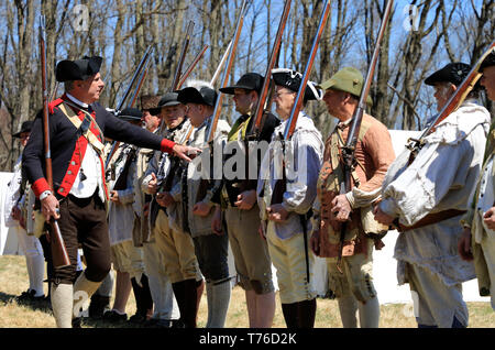 Reconstitution des soldats de l'Armée continentale de la guerre d'indépendance à Jockey Parc historique national de Hollow Morristown.Morristown.New Jersey.USA Banque D'Images