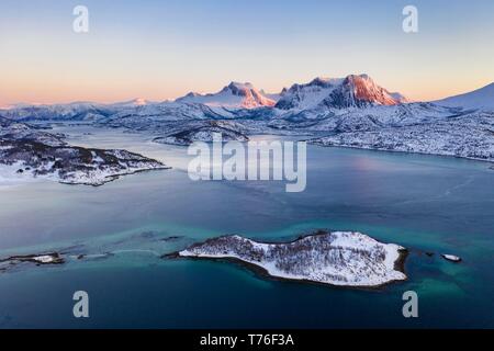 Vue de la Efjord, mountains in the evening light, Tysfjord, Nordland, Norvège Banque D'Images