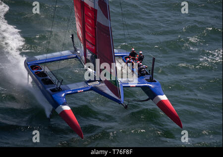 Grande Bretagne SailGP Team skippé par Dylan Fletcher participant à la pratique de la flotte des courses. Saison 1 SailGP 2 événement événement à San Francisco, Californie, États-Unis. Banque D'Images