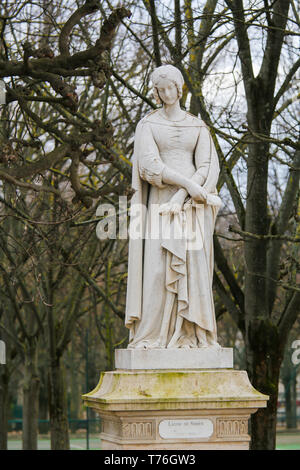 Statue de Laura de Noves (1310-1348), épouse du comte Hugues de Sade, dans le Jardin du Luxembourg, Paris, France Banque D'Images