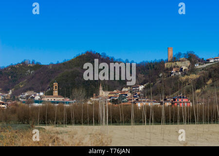 Corneliano d'Alba, Cuneo / Italie 03-11-2019 : vue typique de la ville de Corneliano d'Alba situé dans la province de Cuneo en Italie Banque D'Images