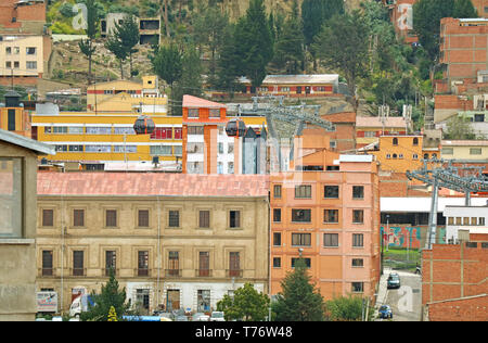 Le centre-ville de La Paz avec Mi Teleferico, le téléphérique du système de transport urbain, la Bolivie Banque D'Images