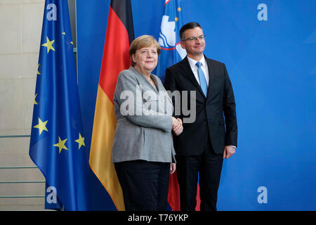 Angela Merkel, Marjan Saric - Treffen der dt. Bundeskanzlerin mit dem Ministerpraesidenten slowenischen, Bundeskanzleramt, 12. Oktober 2018, Berlin (n Banque D'Images