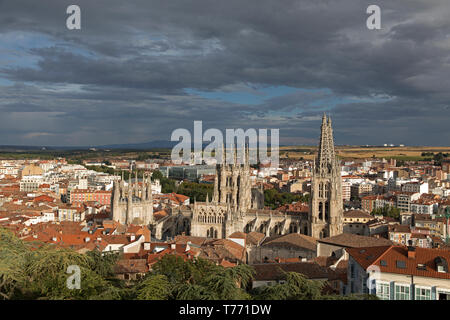 Burgos et sa cathédrale gothique vu du Castillo Banque D'Images