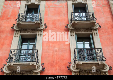 Barcelone, bâtiments donnant sur la place Catalunya (catalonia plaza) Banque D'Images