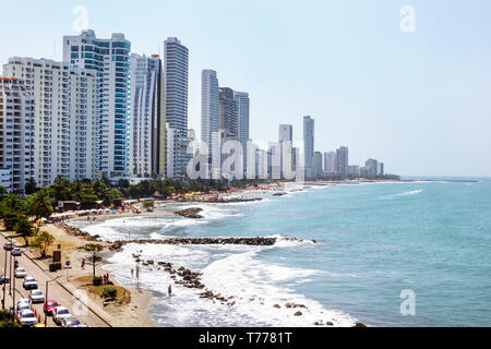 Cartagena Colombie, Bocagrande, mer des Caraïbes plage publique, surf, hauteur gratte-ciel gratte-ciel bâtiment bâtiments condominium appartement AP Banque D'Images