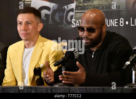 Las Vegas, USA. 04 mai, 2019. (L-R) Gennadiy ''GGG'' annonce Glolovkin son entraîneur de boxe nouvelles banques Johnathon samedi lors d'une conférence de presse à Las Vegas NV. Le 4 avril 2019. Johnathon banques vont former GGG pour son prochain combat à NY contre Steve Rolls au MSG le 8 juin. Credit : ZUMA Press, Inc./Alamy Live News Banque D'Images