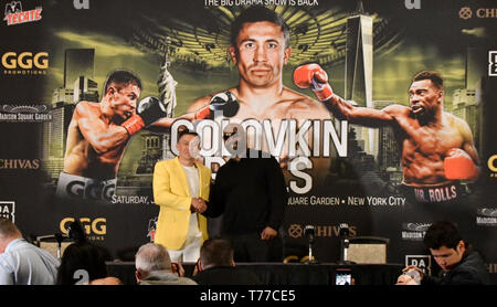 Las Vegas, USA. 04 mai, 2019. (L-R) Gennadiy ''GGG'' annonce Glolovkin son entraîneur de boxe nouvelles banques Johnathon samedi lors d'une conférence de presse à Las Vegas NV. Le 4 avril 2019. Johnathon banques vont former GGG pour son prochain combat à NY contre Steve Rolls au MSG le 8 juin. Credit : ZUMA Press, Inc./Alamy Live News Banque D'Images