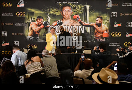 Las Vegas, USA. 04 mai, 2019. (L-R) Gennadiy ''GGG'' annonce Glolovkin son entraîneur de boxe nouvelles banques Johnathon samedi lors d'une conférence de presse à Las Vegas NV. Le 4 avril 2019. Johnathon banques vont former GGG pour son prochain combat à NY contre Steve Rolls au MSG le 8 juin. Credit : ZUMA Press, Inc./Alamy Live News Banque D'Images