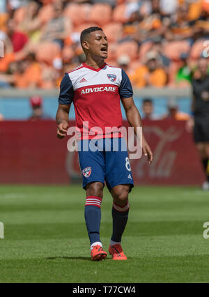 Texas, USA. 04 mai, 2019. Mai 04, 2019 Le milieu de terrain du FC Dallas Bryan Acosta (8) au cours d'un match entre FC Dallas et Houston Dynamo au stade BBVA Compass à Houston, Texas. La moitié de la dynamo de Houston mène FC Dallas 1-0 Maria Lysaker/CSM Crédit : Cal Sport Media/Alamy Live News Banque D'Images