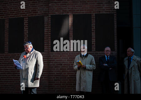 Nimègue, Gueldre, Pays-Bas. 4 mai, 2019. Maire de Nijmegen Hubert Bruls est vu donner un discours duirng la cérémonie des Juifs qui sont morts pendant la SECONDE GUERRE MONDIALE.Célébrations du Jour du souvenir des victimes de la DEUXIÈME GUERRE MONDIALE à Nimègue a eu lieu avec plusieurs cérémonies, y compris : le dévoilement d'une plaque avec une liste d'honneur des soldats tombés de la DEUXIÈME GUERRE MONDIALE sur la place, 1944 Plein après cela, les commémorations ont eu lieu dans les ''Kitty de wijze''. Credit : ZUMA Press, Inc./Alamy Live News Banque D'Images