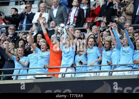 Londres, Royaume-Uni. 04 mai, 2019. Manchester City célébrer remportant la FA Women's Cup match final entre les femmes de Manchester City et West Ham United Mesdames au stade de Wembley le 4 mai 2019 à Londres, en Angleterre. Credit : PHC Images/Alamy Live News Banque D'Images