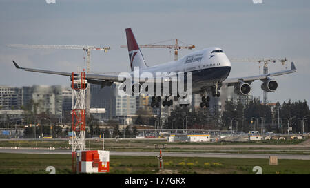 Richmond, Colombie-Britannique, Canada. Apr 26, 2019. Un Boeing 747-400 de British Airways (G-CIVB) de large-corps jetliner, peint en ''Negus'' livrée rétro, des terres à l'Aéroport International de Vancouver. Credit : Bayne Stanley/ZUMA/Alamy Fil Live News Banque D'Images