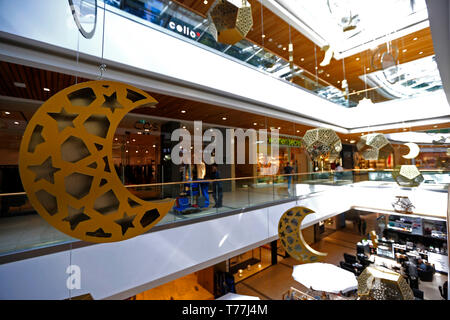 Beyrouth, Liban. 5 mai, 2019. Décorations pour le prochain mois de Ramadan sont vu à Beyrouth, Liban, le 5 mai 2019. Credit : Bilal Jawich/Xinhua/Alamy Live News Banque D'Images