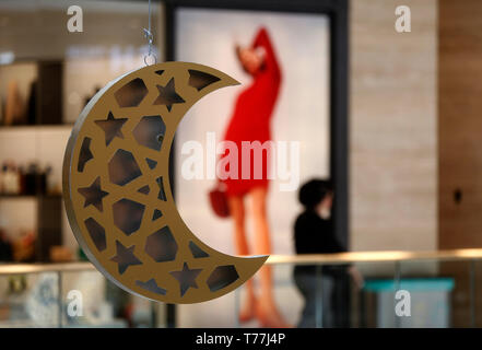 Beyrouth, Liban. 5 mai, 2019. Une décoration pour le prochain mois de Ramadan est vu à Beyrouth, Liban, le 5 mai 2019. Credit : Bilal Jawich/Xinhua/Alamy Live News Banque D'Images